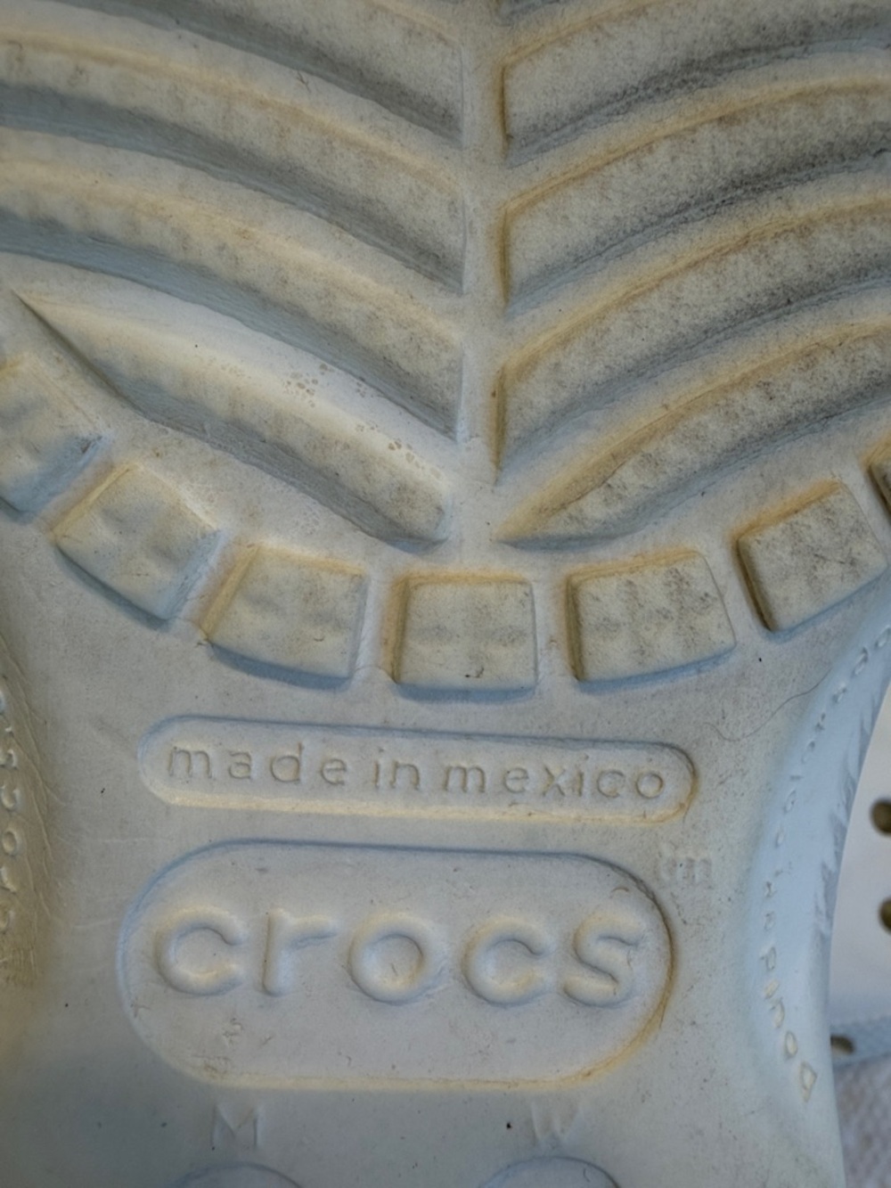 CROCS Adults White Classic Clog Sandals women’s size 7, men’s size 5 - Picture 11 of 14